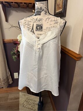 ✨NWT - Abercrombie & Fitch Satin Lace Blouse Cami✨